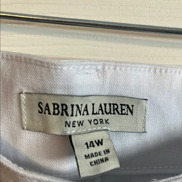 NWT- White Women's Size 14W Shorts - Picture 2 of 6